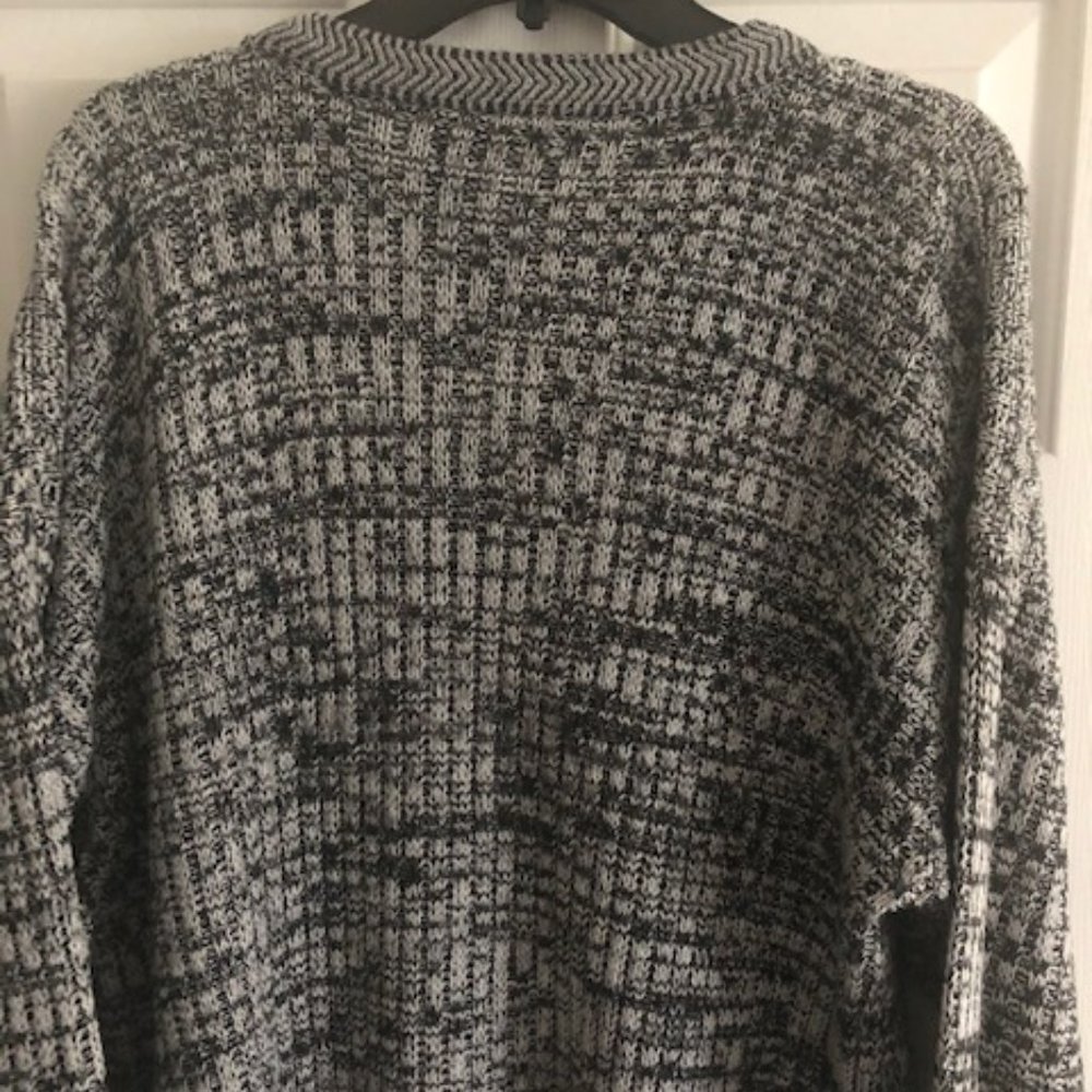 Puritan mens black and white sweater size XL